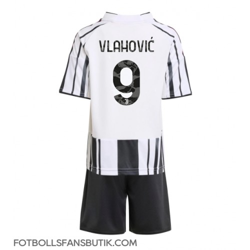 Juventus Dusan Vlahovic #9 Replika Hemmatröja Barn 2025-26 Kortärmad (+ Korta byxor) Juventus Dusan Vlahovic #9 Replika Hemmatröja Barn 2025-26 Kortärmad (+ Korta byxor)